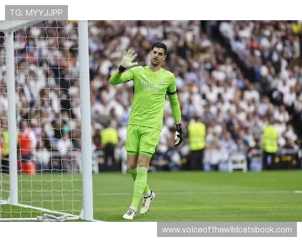 马卡:库尔图瓦提前结束假期回归训练 皇马教练组高度赞赏 马卡:库尔图瓦提前结束假期回归训练 皇马教练组高度赞赏